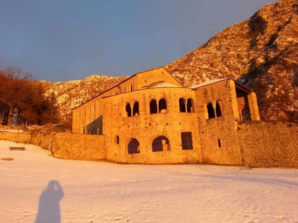 Casa Castel Leilighet Civate Eksteriør bilde